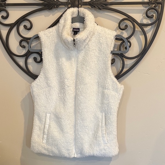 Patagonia Jackets & Blazers - Patagonia Women's White Fleece Vest size Small